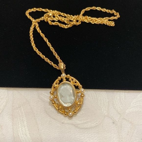 Vintage Gold Chain With Reverse Intaglio Cameo Pendant - Picture 10 of 15